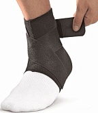 Mueller ANKLE SUPPORT NEOPRENE W/DUAL COMPRESS Фиксатор голеностопа